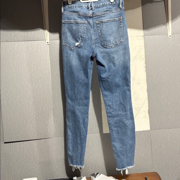 Good American Skinny
Distressed Jeans - Picture 4 of 7